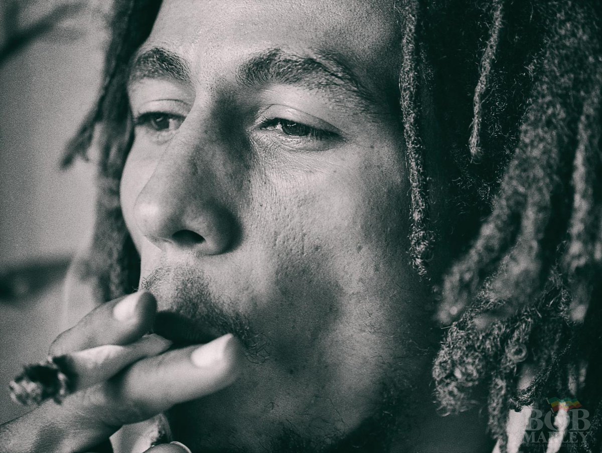'Smoke herb freely, and be free . . . Now is the time when you have to get conscious.' #bobmarley

🌿 @marleynatural #marleynatural

📷 by #DavidBurnett
© Fifty-Six Hope Road Music Ltd.