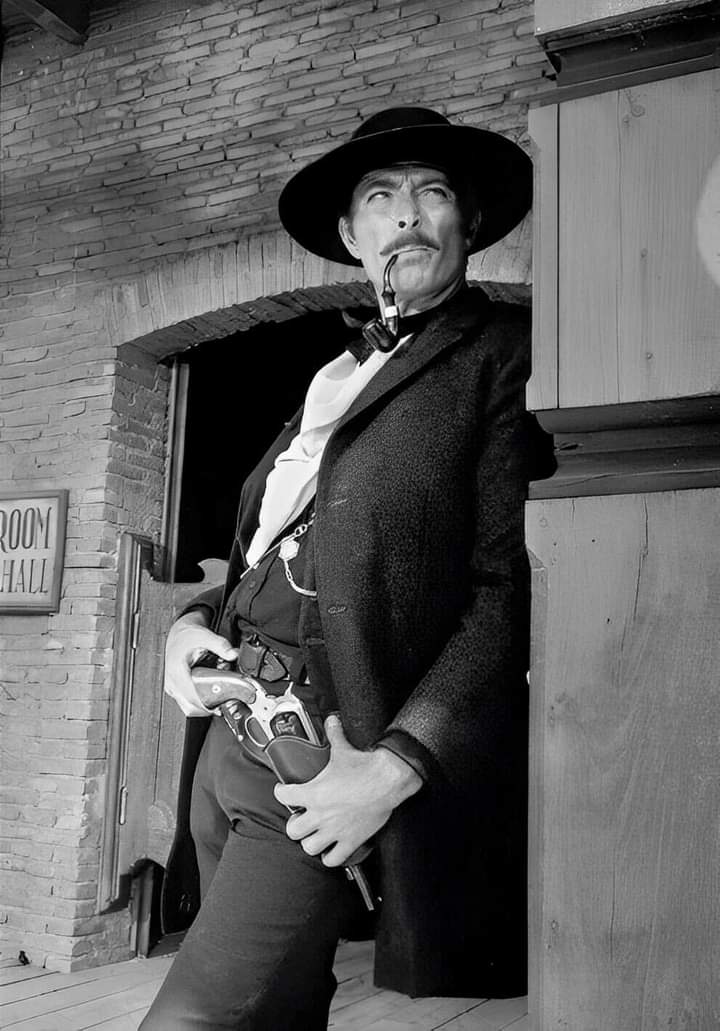 HansomRansom4's tweet image. Happy birthday Lee Van Cleef in For A Few Dollars More 1965. #LeeVanCleef #forafewdollarsmore #actor #1960s #Cowboy