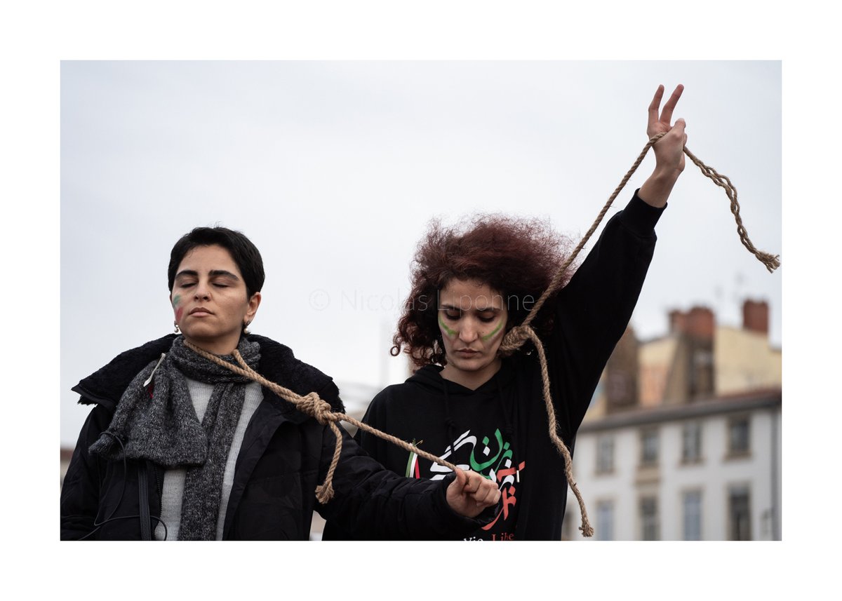 LiponneN's tweet photo. Demonstration in support of the revolt in Iran.

© Nicolas Liponne / @studiohanslucas

#Lyon #France #Iran #femmevieliberté #womanlifefreedom #mashaamini #iranrevolution #demonstration #photography #journalism #photojournalism #hanslucas #pixapalce https://t.co/OF1tJ06LIS