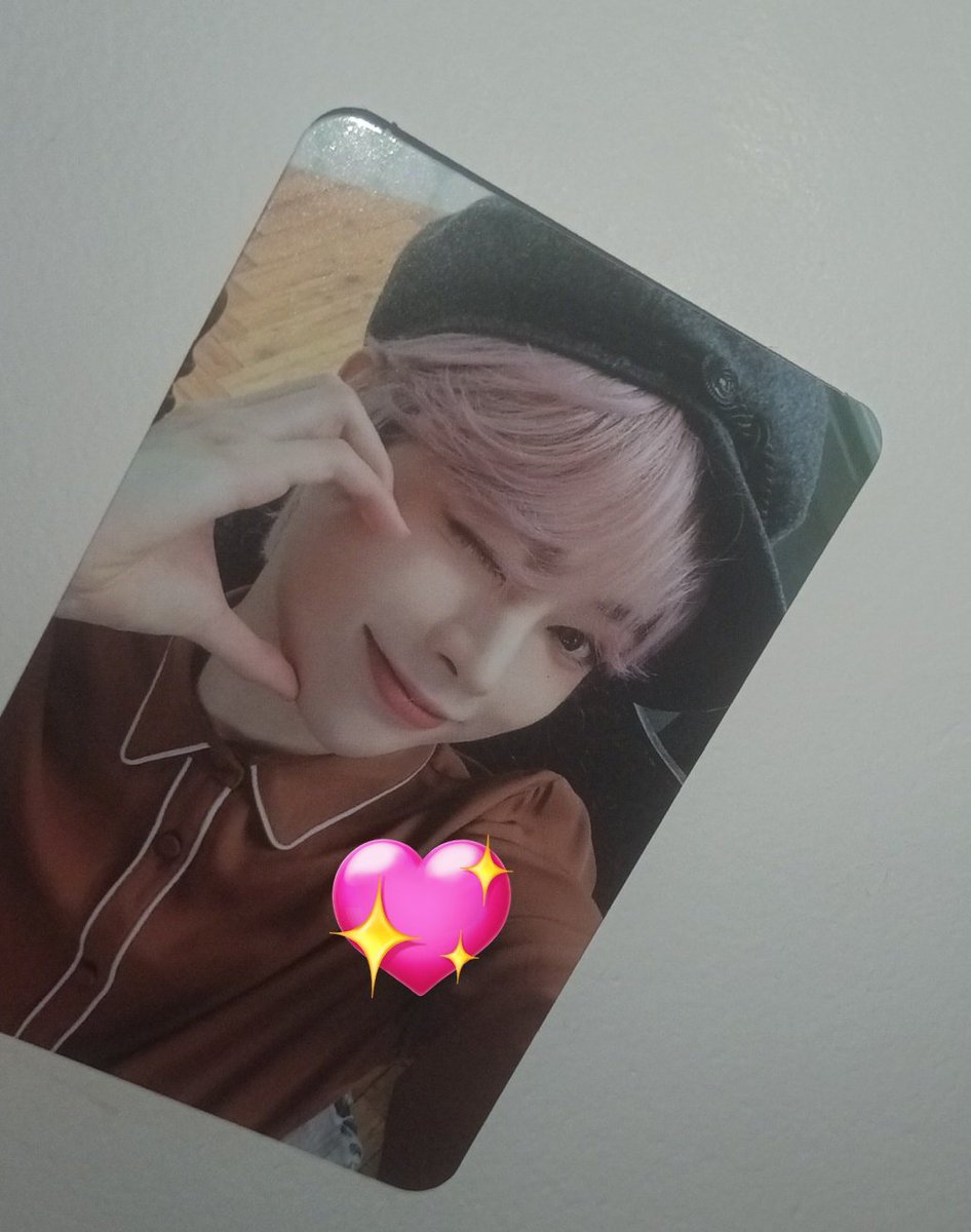 ilsiushca's tweet photo. WTT/WANT TO TRADE 
Not to sell 

I have : Lew random pc 
I want : Hanbin random pc 

I also can add a few pc from season greeting 2018 Hyeongseop and Lew  

Please dm if you want to trade 
#tempest #temcast #wtttempest #lew #hanbin wts wtb random photocard https://t.co/MIV4QyOPBF