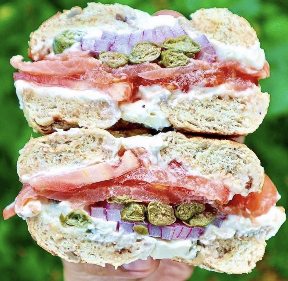 BagelsOrg's tweet photo. Mondays are marvelous with bagels🥰🥯😋

#bagels #bagelshop #bagelstore #bagellife #bagellove #bagelsandwich https://t.co/x35Ruw3Ar4