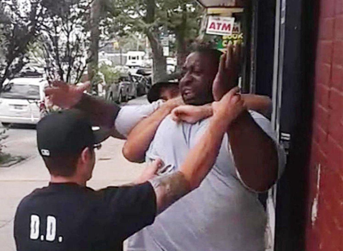 On this #LawEnforcementAppreciationDay 

Let’s appreciate the brave boys in blue who will choke you to the death on the street for selling untaxed cigarettes.  #ProtectAndServe

#TaxationIsTheft #ICantBreathe