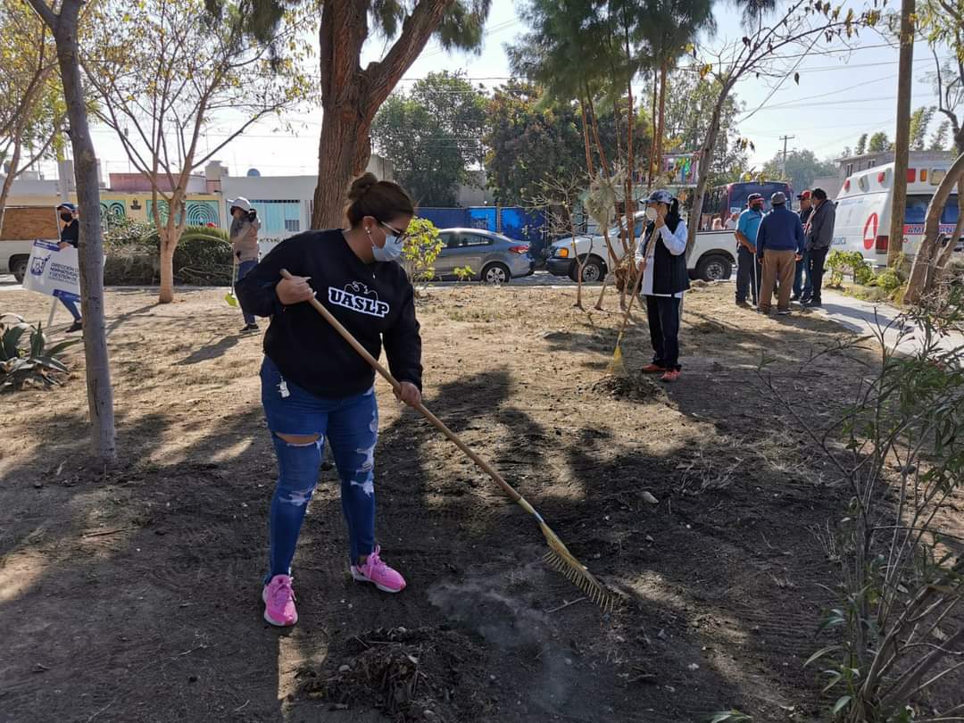 Este #DomingoDePilas pudimos participar en esta iniciativa del alcalde @EF_Galindo, que en esta ocasión tocó en la colonia Arboledas de Tangamanga 2. ¡En el #GobiernoDeLaCapital estamos trabajando por ti!