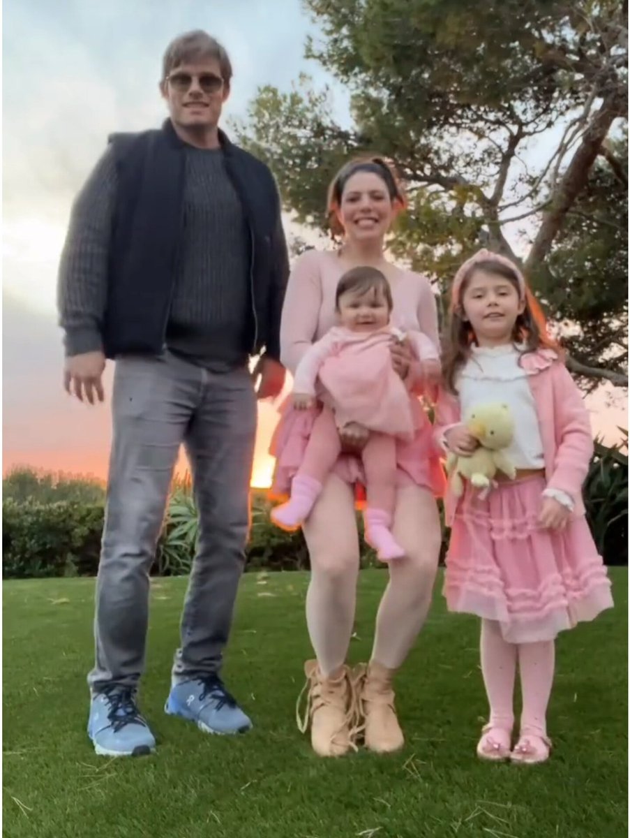 familyamelink's tweet photo. Chris Carmack and the women in his life #erinslaver #cielle #kai 💞 https://t.co/vxo209atgC