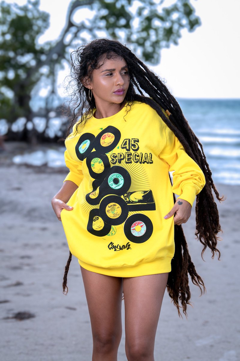 CYEvolution's tweet photo. You had me at rocksteady. 🎵 

•45 RPM sweatshirts available worldwide at https://t.co/NdFDtMEhOq

•Model: @IIKayaIses 
•Photographer: @roamingphoto954 

#Cooyah #Rocksteady #VintageTee #reggae #onelove #clothingbrand #lifestyle #fashionblogger #Jamaica #TrinidadandTobago https://t.co/0YrXMo88RX