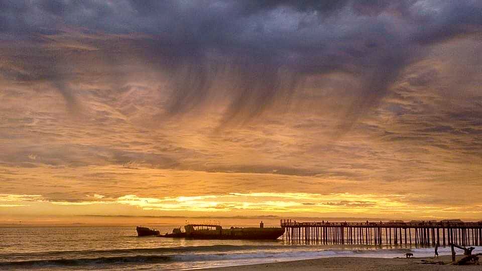 FreelanceRoad's tweet photo. A pic from 2015 on this very day of the SS Palo Alto and the Pier at Seacliff State Beach when the ship &amp; pier had better days. 

#seacliffbeach #seacliffstatebeach #seacliff #SSPaloAlto   #santacruzcounty #castateparks #thatsmypark #aptos #californiastorm https://t.co/UM8YTC0SLe