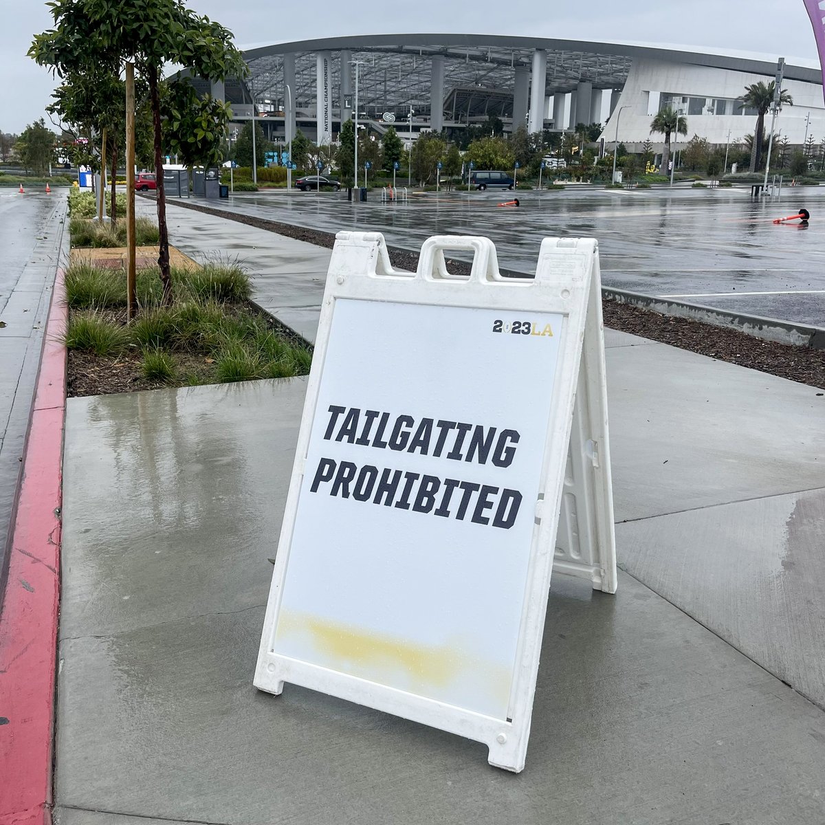 FOS's tweet photo. Fans are not allowed to tailgate in any SoFi Stadium parking lot ahead of tonight's National Championship.

(📸: @LateKickJosh) https://t.co/eO5QT2gtrI