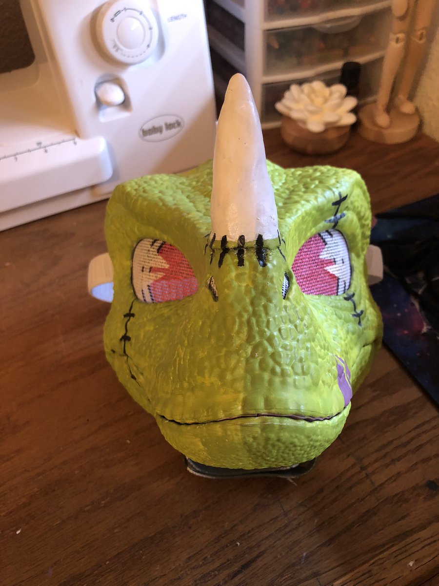 EchoBiscuit's tweet photo. @GummyKaiju @smokeyfloof Omg these are beautiful :0 Tysm for the chance!! (I also included a pic of my dino mask for the other side of her face ^^) https://t.co/Iv7YGSjKjJ