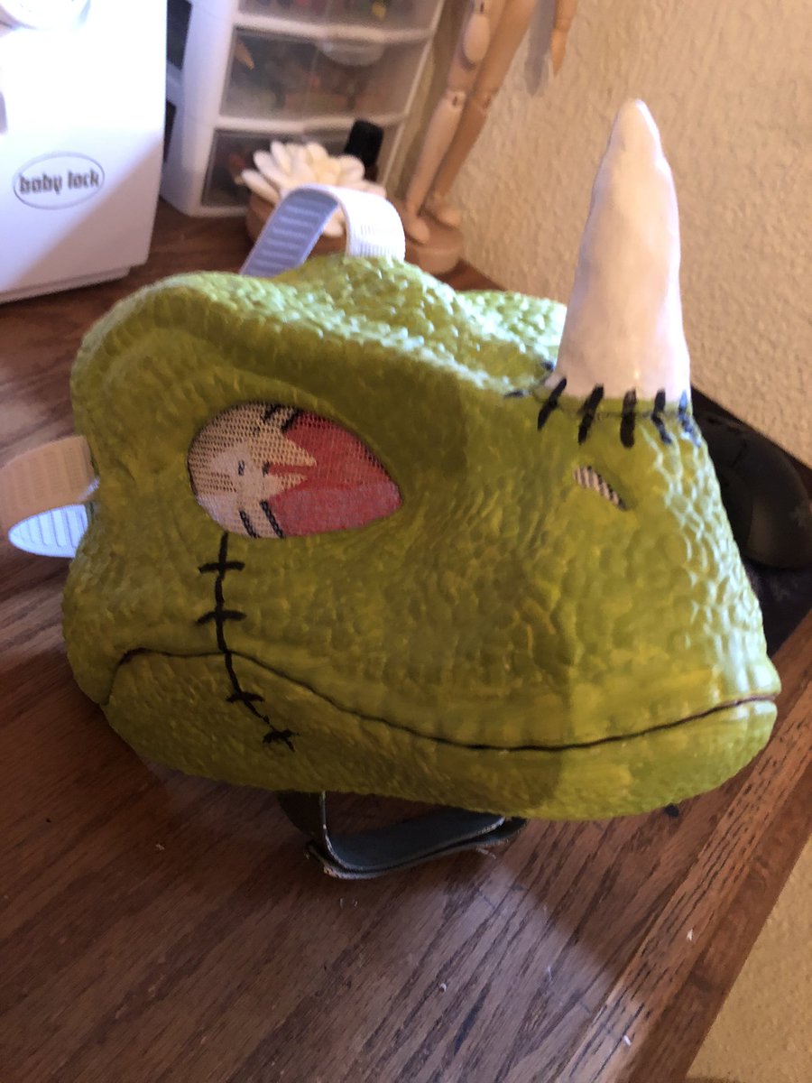 EchoBiscuit's tweet photo. @GummyKaiju @smokeyfloof Omg these are beautiful :0 Tysm for the chance!! (I also included a pic of my dino mask for the other side of her face ^^) https://t.co/Iv7YGSjKjJ