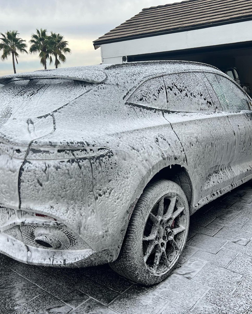 WDateiling's tweet image. Car wash mobile and Dateiling @sanfernadovalley