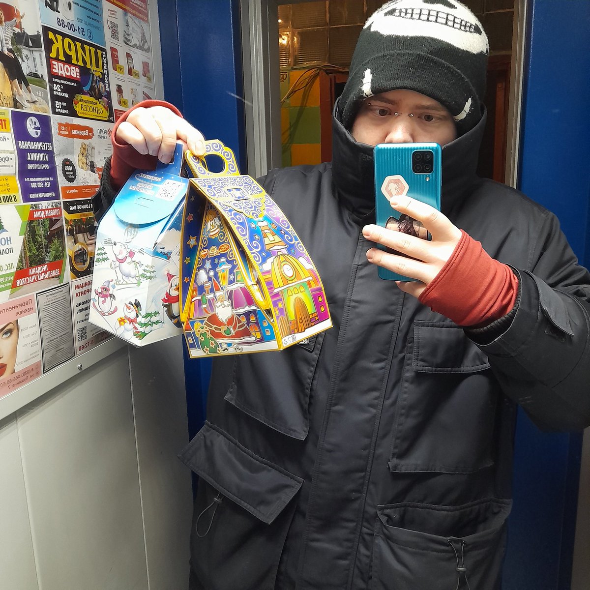 Grafildthefirst's tweet photo. Важнейший вброс информации
В Пятёрочке распродажа новогодних с��адких подарков. Если как я любите обжираться сладким или хотите представить себя ребёнком, которого любят родители - не упустите шанс https://t.co/LDEVJLLVe5