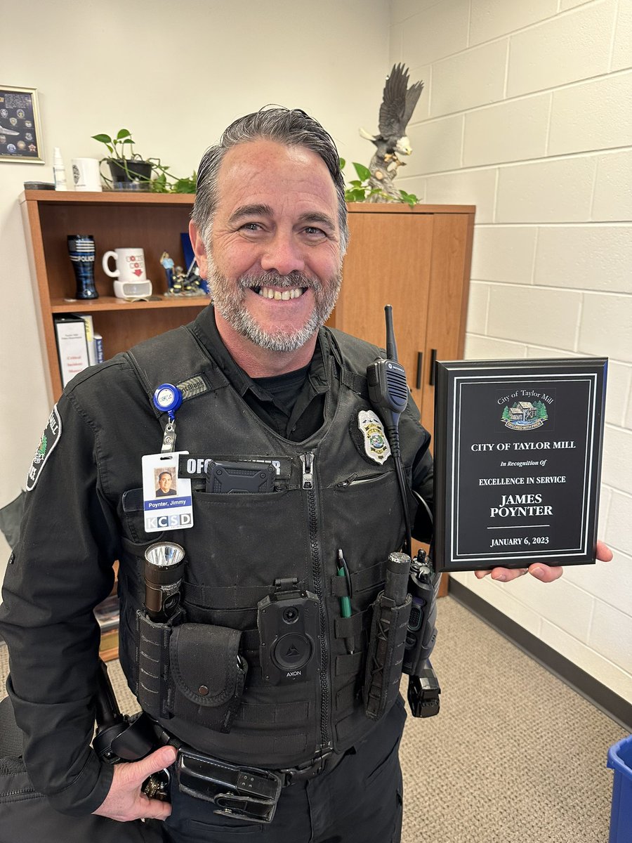 ScottEagles's tweet image. Scott High School SRO James Poynter awarded employee of the year for the City of Taylor Mill. Congratulations!! 
#eaglepride 
#teamkenton