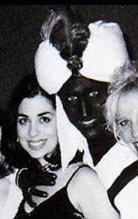 KISSmaniacz's tweet photo. #TrudeauBlackface #BlackfaceTrudeau #blackface #BlackLivesMatter #racism #racist #TrudeauIsRacist #TrudeauIsARacist #TrudeauGrope #groping #MeToo #cdnpoli #TrudeauResign https://t.co/vEA5ivhHcl