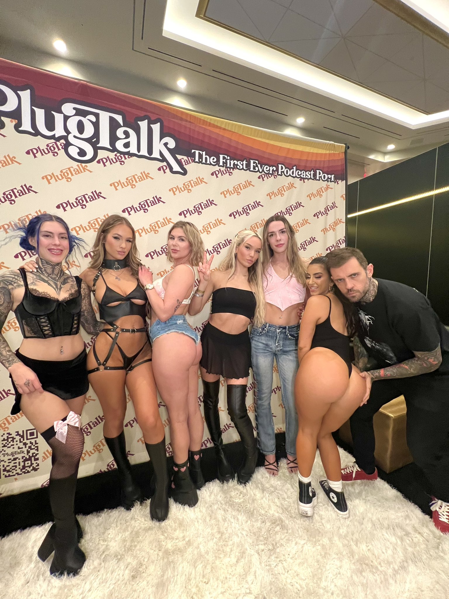 tina on Twitter: "all my faves in 1 pic 🙈 @missleahhayes @pandora_skye