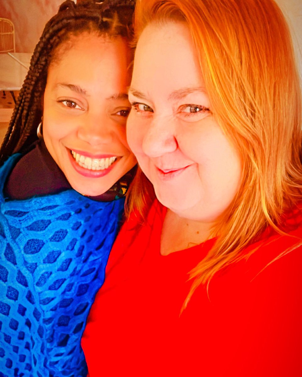 traplikedave's tweet photo. Empezar el año en buena compañía charlando de todo y más con la genial @yaniaconcep es un regalo de las reinas magas 👸🏾👸🏻👸🏼
#charlasqueinspiran #reinas #brunchmadrid #itziar #itziarcastro #itziarcastrovisavis #empezarbienelaño #blackandwhite
#afroconscience #girlstalk https://t.co/pUMDlGssGv