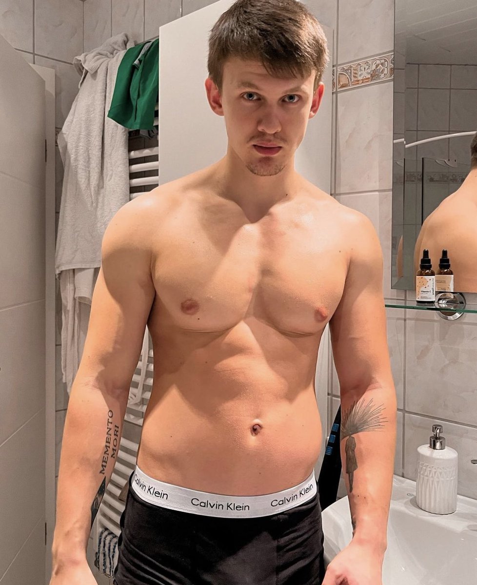Hotguysallaround1 (@hotguysaround1) / Posts / X