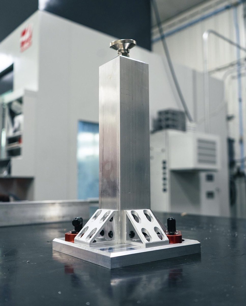 RowdyMfg's tweet photo. Starting out on our VF6, these ride height stands are made out of 6061 aluminum. 

👇 Take a look at how they start to the finished product. https://t.co/MzbxZ44qhK