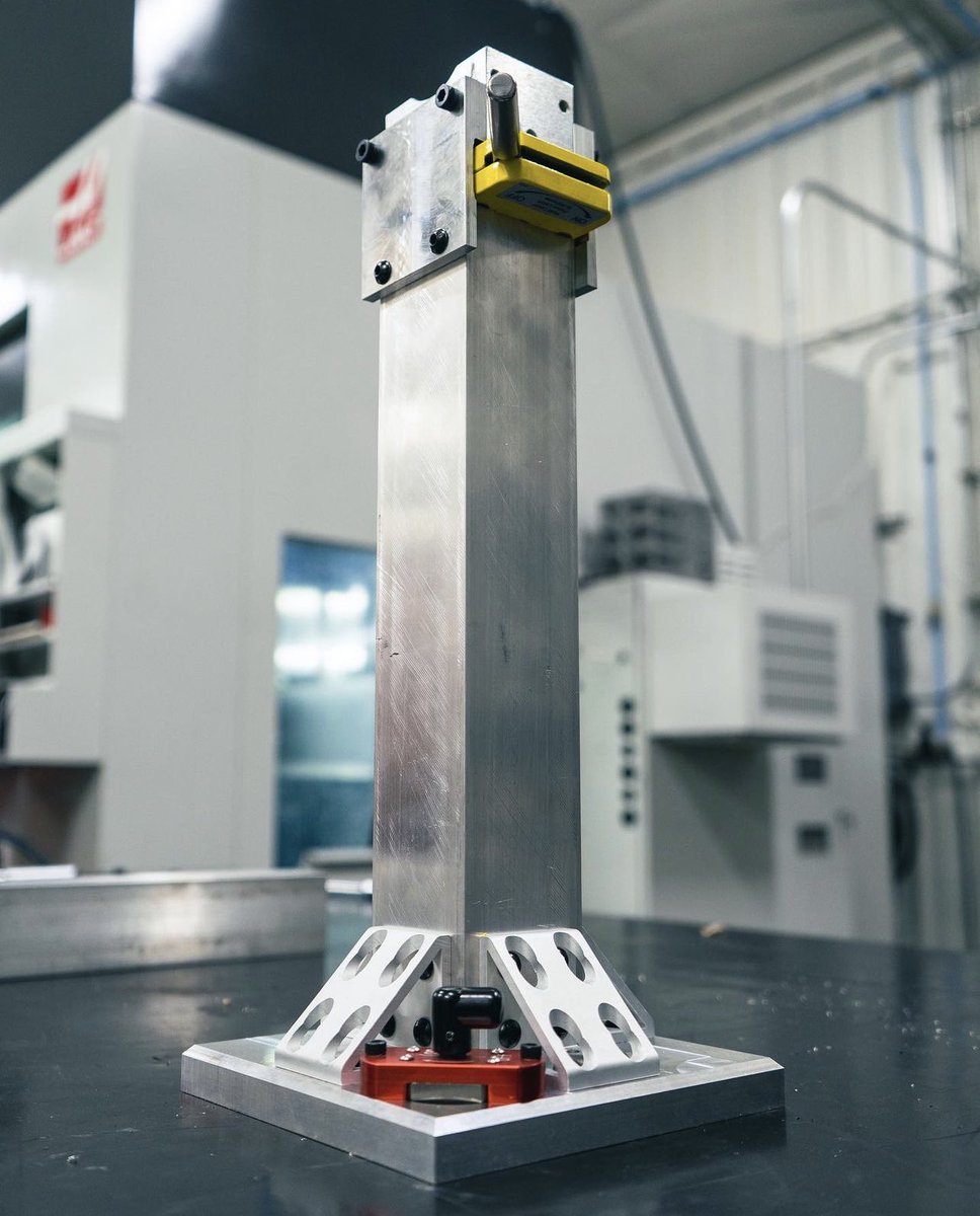 RowdyMfg's tweet photo. Starting out on our VF6, these ride height stands are made out of 6061 aluminum. 

👇 Take a look at how they start to the finished product. https://t.co/MzbxZ44qhK