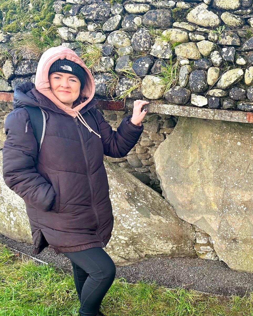 TaraMorganMedia's tweet photo. A Monday well spent exploring Newgrange ❤️ 
Weather was lovely 💦🥶

#HappyMonday #ExploringIreland https://t.co/L8TmoBJVL6