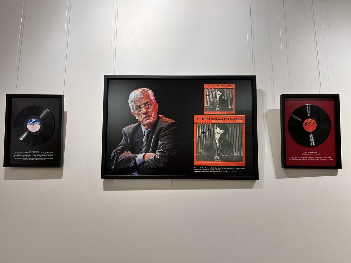 vinilkoks's tweet photo. Tas darbiņš padarīts! Izstāde palaista tautās! Paldies izstādes atlāšanas viesiem par labiem vārdiem. Īpašs paldies V.Skujiņam, A.Hibneram, https://t.co/UoQEjqVWHDļevskai. Izstāde būs skatāma LLbn līdz 31. janvārim.  #raimondspauls #vinilkoks #valdisskujins #aigarshibneris #llbn https://t.co/kMxNEAbmd3