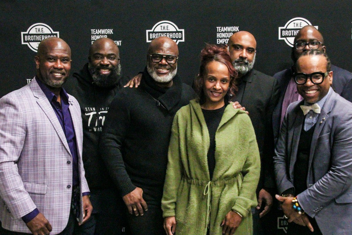 BlackStnLibrary's tweet photo. Here are some photos from the 25th November fundraiser event dubbed #NoneLeftBehind, organized by our partners, The Brotherhood Men's Group with Knowledge Bookstore, Brampton (@Knowledgebooks) and A Different Booklist (@ADFRNTBooklist). https://t.co/khfszLl9WZ