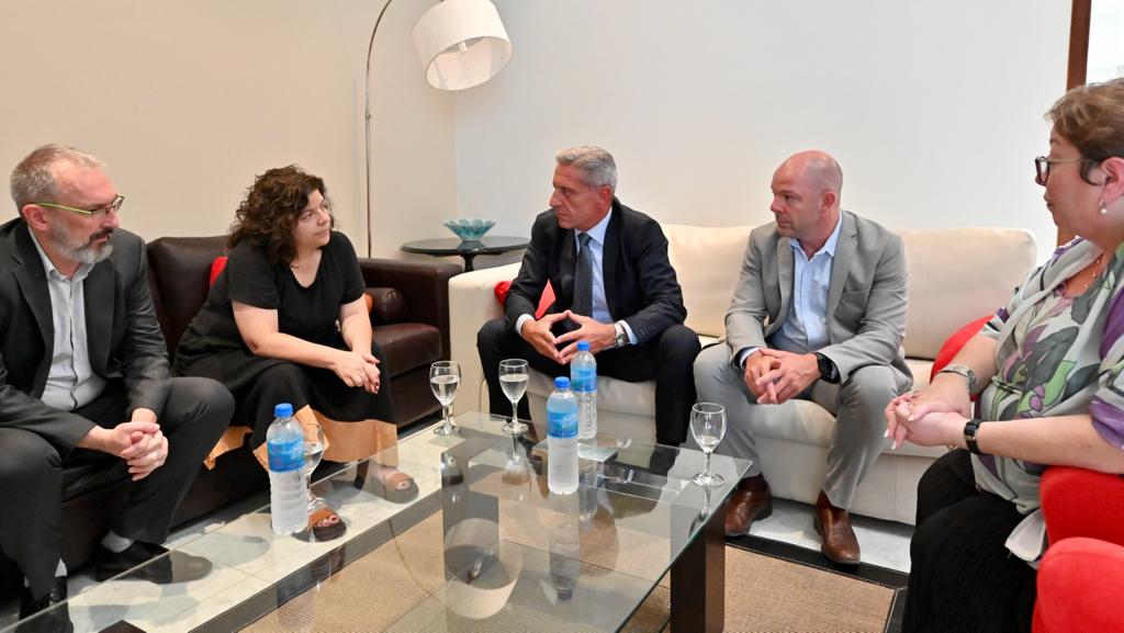 arcionimariano's tweet photo. ▶️ Además, firmamos el contrato de inicio de obra en el Hospital Regional de #Comodoro para la incorporación de un nuevo resonador. https://t.co/0KQLdxnVs8