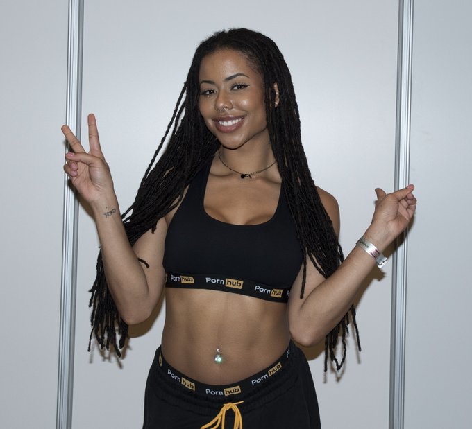 Pornhub - AVN Female Performer of the Year! 🥳 Congratulations @thekiranoir 🖤🧡 https://t.co/ToCRhdU4l0
