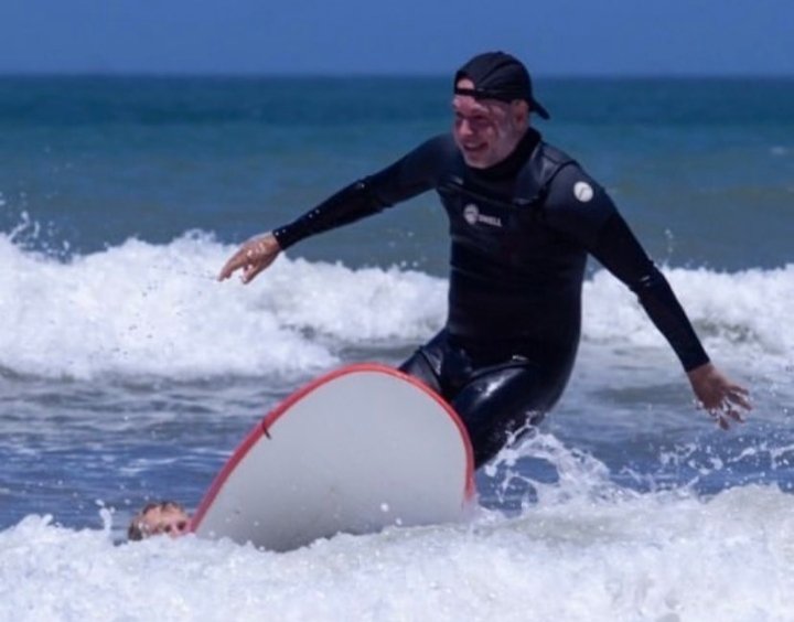 Como los medios de comunicación con su carrera política, si no lo sostienen se cae solito.