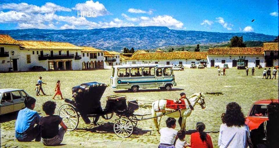 HistoriaFotBog's tweet photo. Plazoleta Central de Villa de leyva, año 1980. 😍😍😍 https://t.co/EetJ9GcCwU