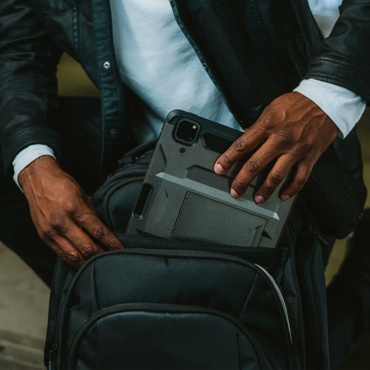 OffGrid_Bags's tweet photo. Keep your tablet safe from EMF radiation and data breaches with a stylish and practical faraday backpack! Perfect for commuting, travel, and everyday use. 

#faradaybag #tabletprotection #EMFsafety #datasecurity #commutersolutions #traveltech https://t.co/u3Clz2vhLA