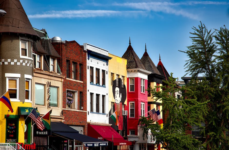 Community_Redev's tweet image. Residents often have deep social ties in their communities; when residents leave, it weakens a neighborhood&apos;s fabric. $CRDV contributes to thriving areas, which is why we have plans to build/renovate homes in all 4 quadrants of #DC.  We have announced projects in NE, SE and NW.