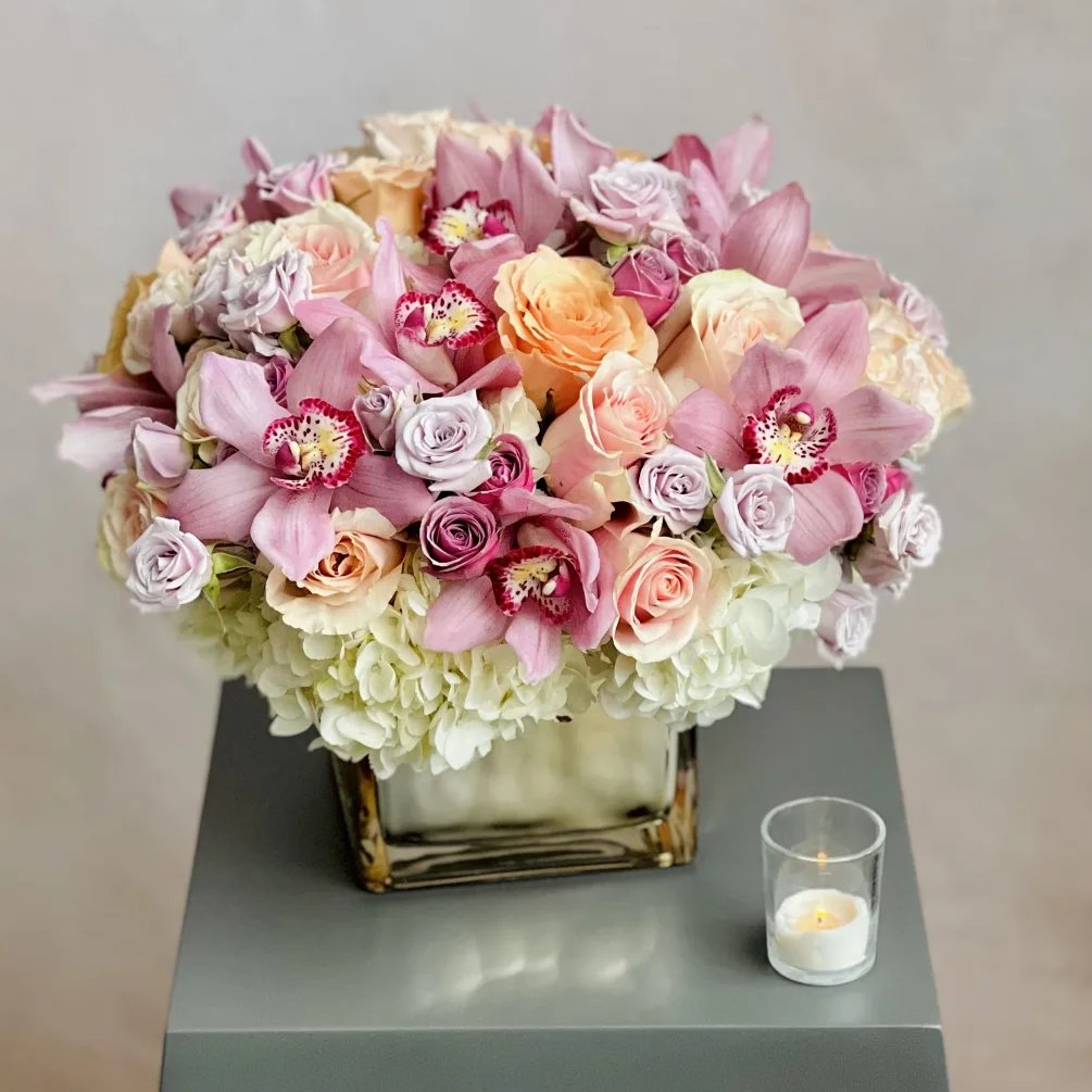 National Hydrangea Day was a few days ago, and we are celebrating by sharing this beautiful arrangement! 💐 Hydrangeas are one of the most beautiful flowers, but more than that, they tell a romantic story.