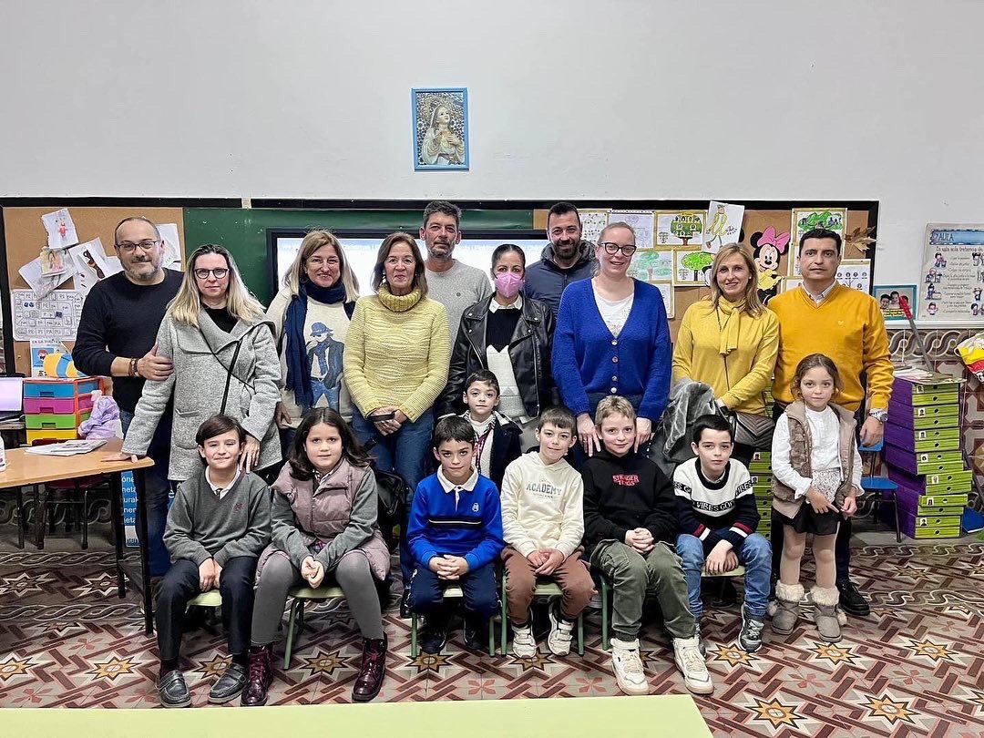 ciamariapuente's tweet photo. Los alumn@s de @talkingacademy disfrutaron y compartieron con sus familias todo lo aprendido en las #clasesabiertas como broche final al primer trimestre #idioma #familyschool
#learningbyplaying #Abrighterfuturebeginstoday @ciamariapuente #comprometiéndonoscrecemoscomopersonas https://t.co/YtLk7J8WWa