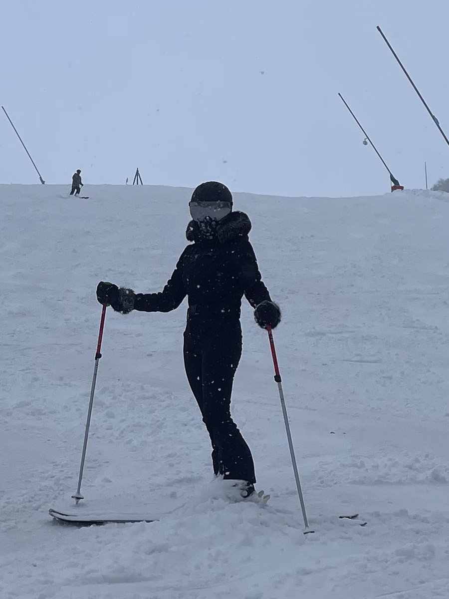 4Doyley's tweet image. Birthday Ski Trip
An all in one ski suit is a definite game changer #goldbergh 
#ski #familyski  #france #chatel #notposing