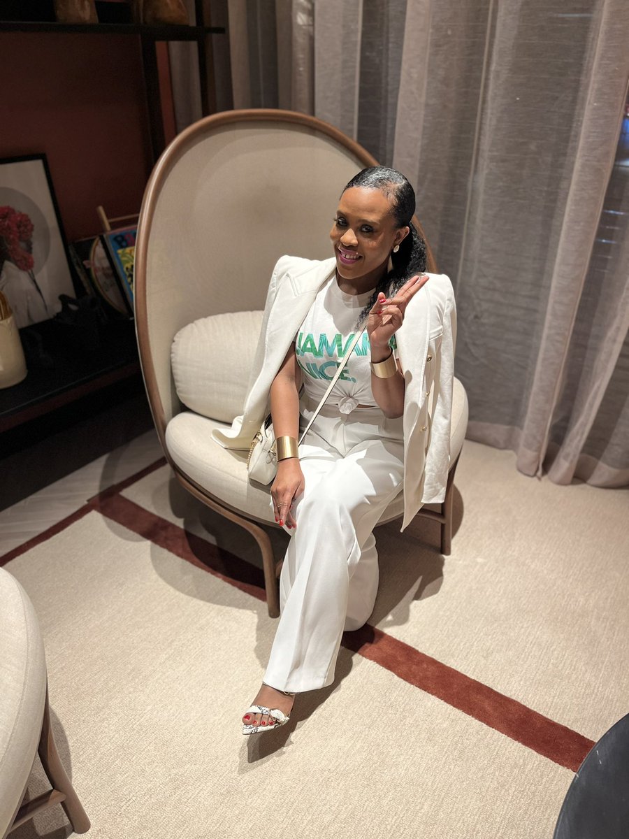 MsJayeBL's tweet image. Jamaica Nice! 🇯🇲 #welcometojamrock #noplacelikehome #downtown #kingston