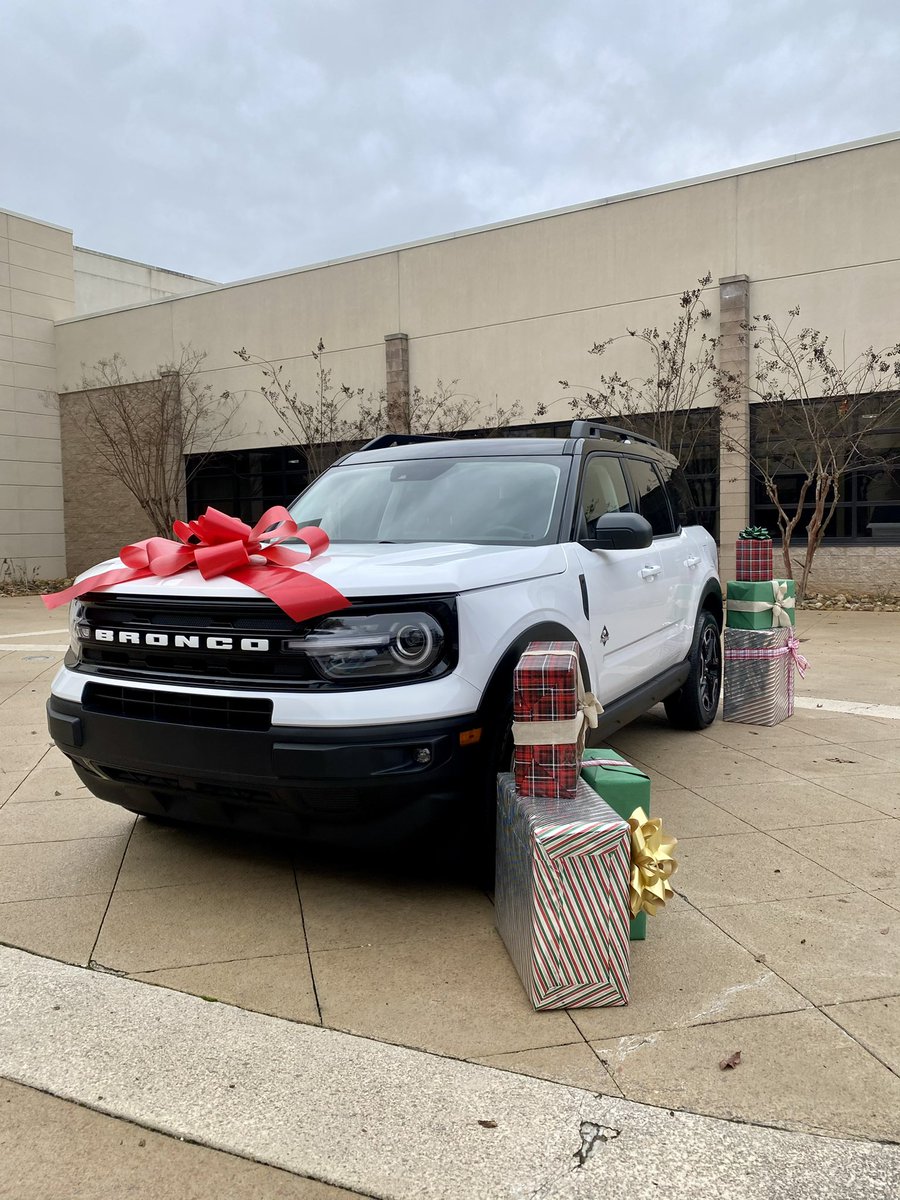 ShanesRibShack's tweet photo. PSA: In case you didn’t know, EVERY app check-in between now & 2/28/23 = 1 entry to win this beauty! 😍 #WaitAndWin #WinWithShanes #FordBroncoSport https://t.co/SKlZtTtkZ9