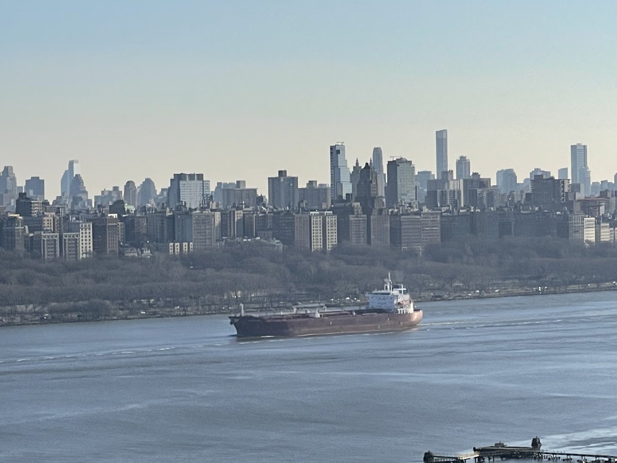 BasilKaratzas's tweet photo. Greek-flagged #MR2 #tanker MV 'Happy Lady' (2013 built @ SPP Sacheon, 52,000dwt) sailing upstream on Hudson River, heading to #Albany, w/ #Midtown n #Uptown #Manhattan in backdrop. Vessel owned by Eastern Mediterranean (#EastMed). Jones Act #Reinauer tug n barge also seen https://t.co/jw5UPhCB4j