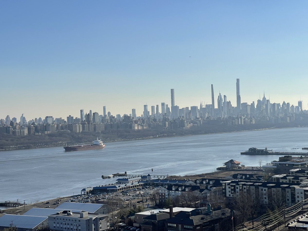 BasilKaratzas's tweet photo. Greek-flagged #MR2 #tanker MV 'Happy Lady' (2013 built @ SPP Sacheon, 52,000dwt) sailing upstream on Hudson River, heading to #Albany, w/ #Midtown n #Uptown #Manhattan in backdrop. Vessel owned by Eastern Mediterranean (#EastMed). Jones Act #Reinauer tug n barge also seen https://t.co/jw5UPhCB4j
