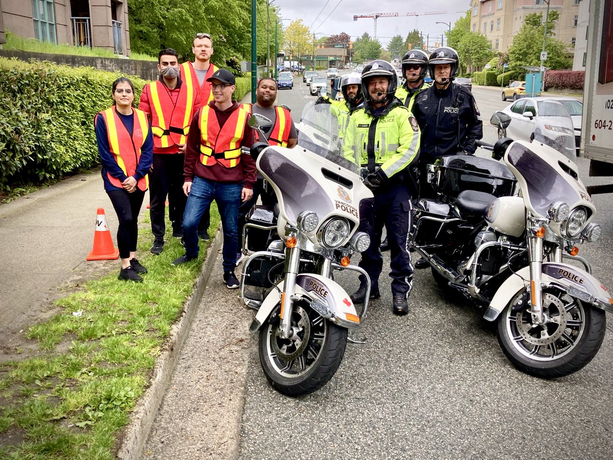 RoadSafetyHarv's tweet photo. Thanks to all the officers who proudly protect &amp; serve @CityofVancouver @Richmond_BC  Appreciate all your efforts and bravery @RichmondRCMP @VancouverPD, for everything you do in keeping our communities safe #LawEnforcementAppreciationDay https://t.co/HA6GZgSXev