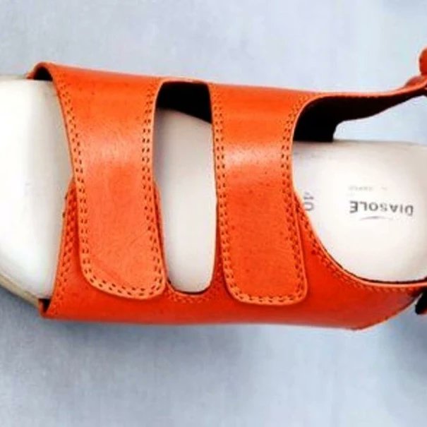 CareDiapro's tweet photo. DIAPRO Footwear is specially designed with extra depth provision to accommodate 24mm triple layered insole for exclusive use for heel pain and for plantar pain. Can be customized for Calcaneal Spurs, Deep Rooted Corns &amp; Calluses, Planter Fasciitis, Flat Feet, Arch Feet https://t.co/9qQMWjT5Xh