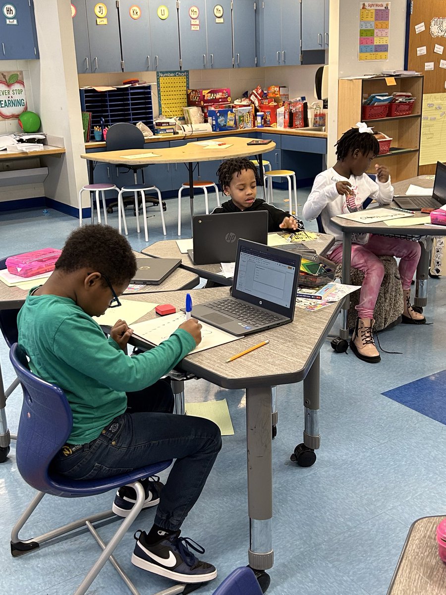 HillpointHusky's tweet image. 1st Grade students in Mrs. Chamberlain’s class completing a Math Test on their computers. They are using whiteboards to work out the problems!  #mathwork #whiteboardmath #mathteacher #mathforlife #HPLeadersofthePack #BuildingtheBestSPS