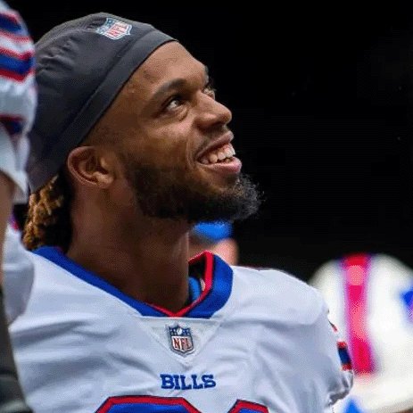RitmoNfl's tweet photo. ¡Damar Hamlin abandonó el hospital y está de regreso en Buffalo!
Los médicos del Centro de Salud de la Universidad de Cincinnati lo anunciaron.

Dr. William Knight: "Puedo confirmar que está bien y este es el comienzo de la siguiente etapa en su recuperación". [vía @NFLNetwork] https://t.co/2ygLhAdvEq