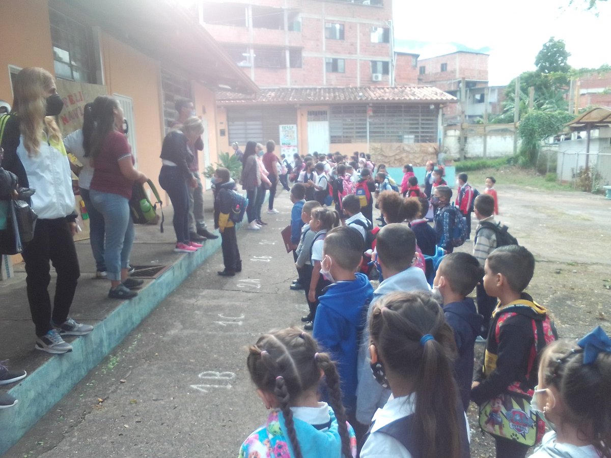 ESCUELA JOSEFINA MOLINA DE DUQUE RECIBE LOS NIÑOS CON ALEGRÍA HOY EN EL REINICIO A CLASES ENERO 2023.