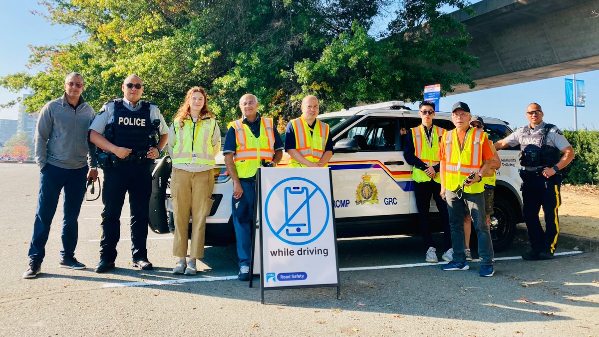 RoadSafetyHarv's tweet photo. Thanks to all the officers who proudly protect &amp; serve @CityofVancouver @Richmond_BC  Appreciate all your efforts and bravery @RichmondRCMP @VancouverPD, for everything you do in keeping our communities safe #LawEnforcementAppreciationDay https://t.co/HA6GZgSXev