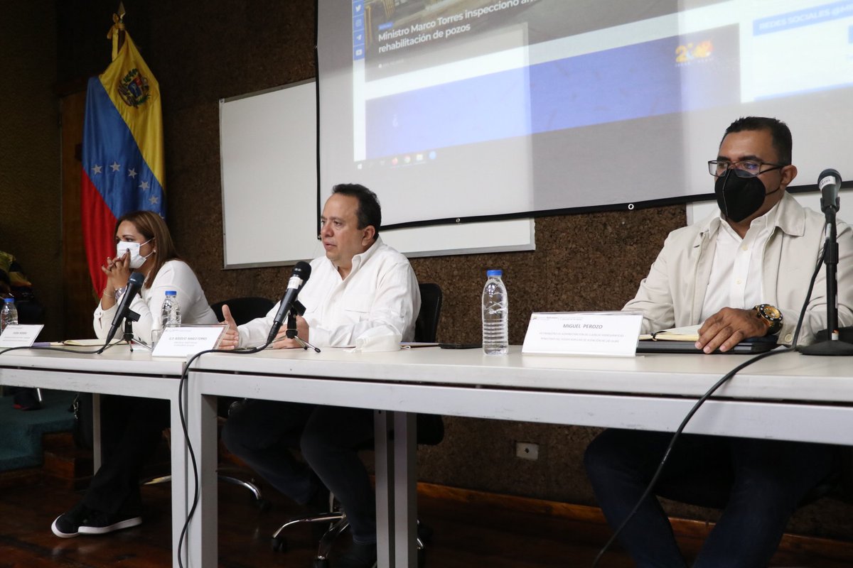 minaguasoficial's tweet photo. 📌#Entérate | Ministro @RMarcoTorres presidió reunión de trabajo con los presidentes de los entes y empresas adscritas a #MinAguas para revisar el plan de acción del año 2023 y fortalecer la atención al pueblo, como lo instruyó el Pdte. @NicolasMaduro https://t.co/EevkCdUeov