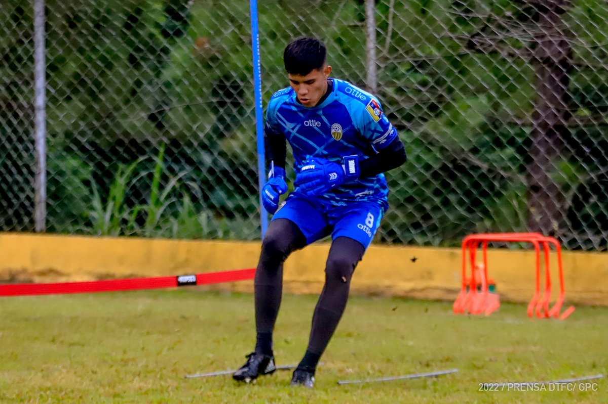 DvoTachira's tweet photo. #EdwinVargas | “He aprendido mucho de Alejandro (Araque), me ha dado buenos consejos y con Williams (Tortolero) he tenido una gran empatía desde que trabajamos juntos el año pasado. Mi meta personal es consolidarme para debutar este 2023” 🎙️ https://t.co/jsqkWS09Ju