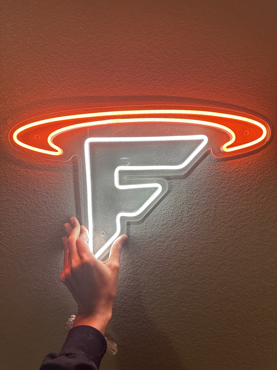 MixedByMcDuffie's tweet photo. Such a dope present. Always wanted a neon logo. #ForgivenFAM https://t.co/xlxL5RZp7A