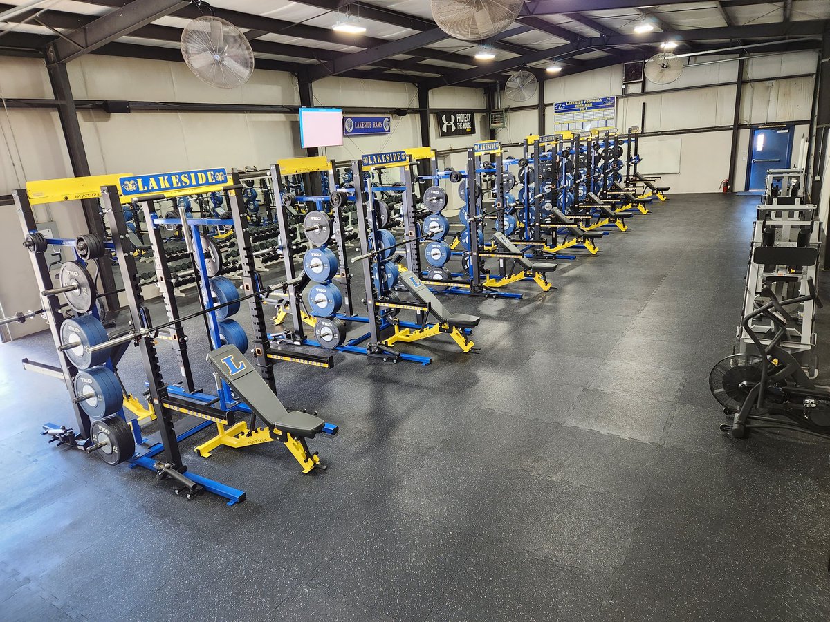 ramstrength11's tweet photo. @LakesideSD added another 2400 Sq ft and 26 new Matrix Racks, along with several machines. Everyone's excited to get some use out of the new equipment. I'll post more later!#GoRams #matrixracks https://t.co/a1iYGtVXTi