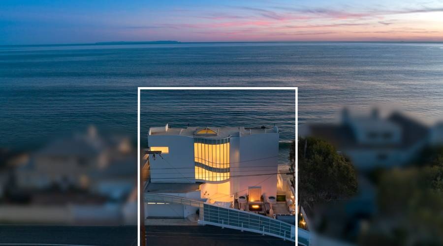 uniquehomeslux's tweet image. The prestigious gated enclave of Malibu Cove Colony Drive is the perfect setting for this inspired & elegant #beachfront architectural #residence, featured in #ArchitecturalDigest.
5 Beds, 5 Baths, 4,763Sqft #Malibu #CA
Chris Cortazzo |(310)4573995| bit.ly/3IAEyPg