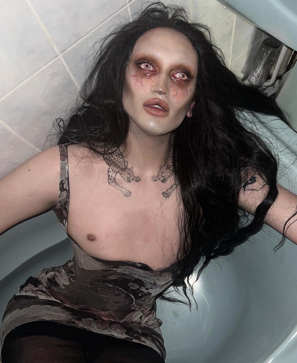 EllDVil tweet picture